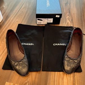 CHANEL  womens black flats aged Cal women’s size 41 $795 G26250